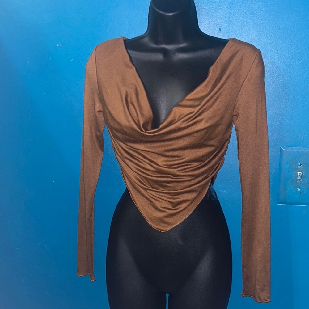 Drape Neck Ruched Side Hanky Hem Tee - Picture 2 of 6